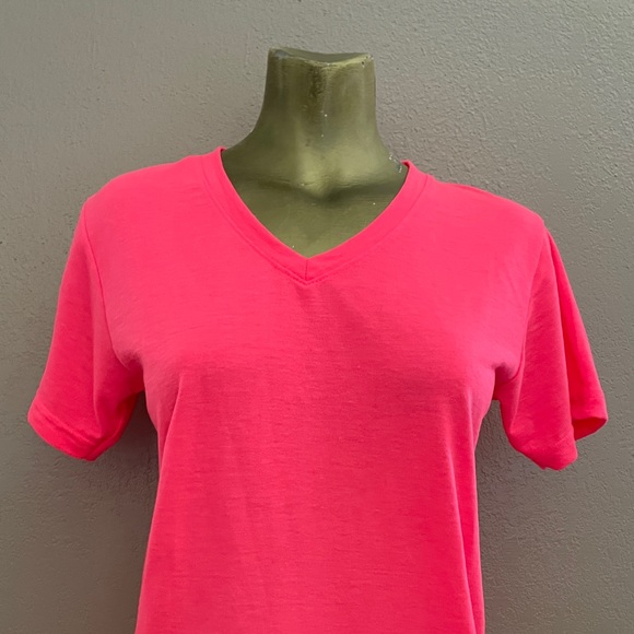 NEON Dayglo Flourescent PINK V-Neck TEE SHIRT Size Small - Picture 5 of 9
